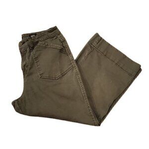 [Supplies] Hi Rise Wide Leg Capris - Size 8